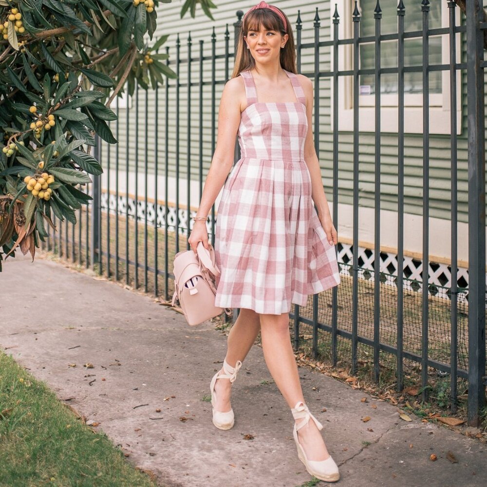 Gal Meets Glam Pink White Polly Cross Back Pleated Sundress 12 Retro Pin Up‎ Vtg